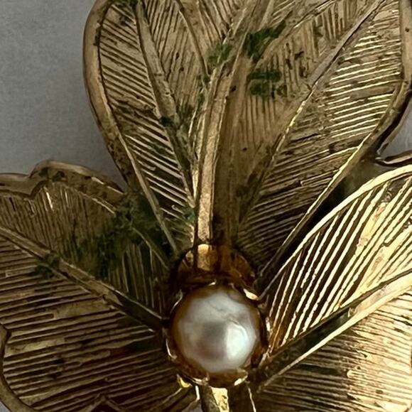 Vintage Gold Tone Leaf Brooch with Small Pearl Accent - Picture 3 of 5